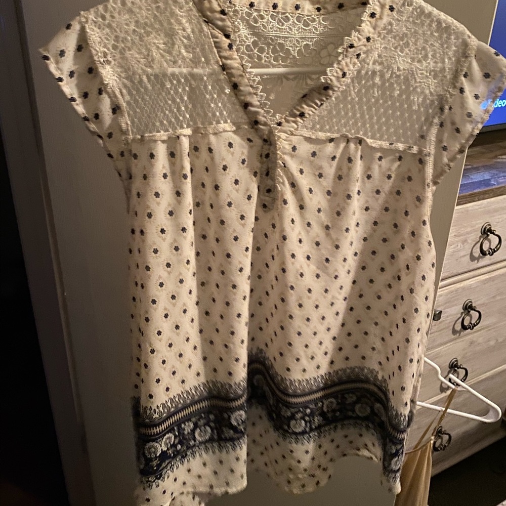 blouses - Picture 2 of 3